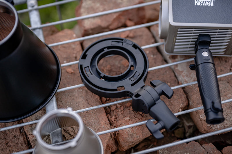 Newell - Bowens / Mini Bowens type FM adapter