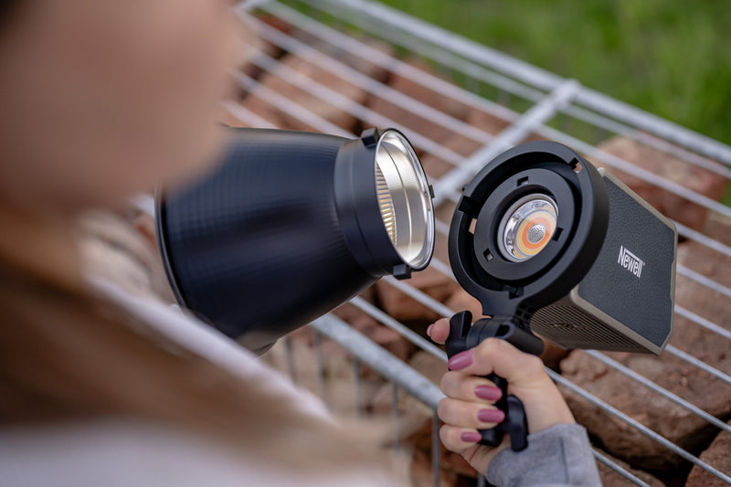 Newell - Bowens / Mini Bowens type FM adapter