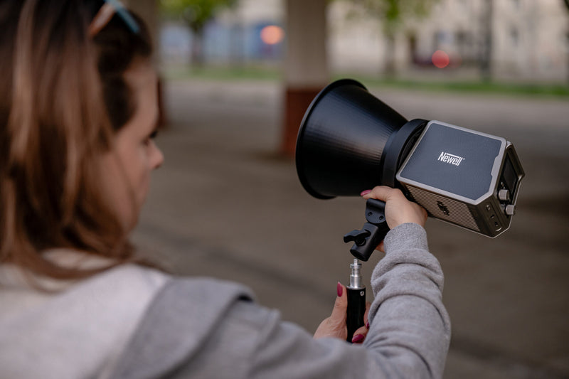 Newell - Bowens / Mini Bowens type FM adapter