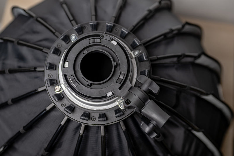 Newell - Bowens / Mini Bowens type FM adapter