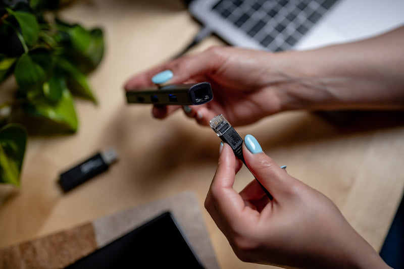 Newell 6-in-1 hub - graphite