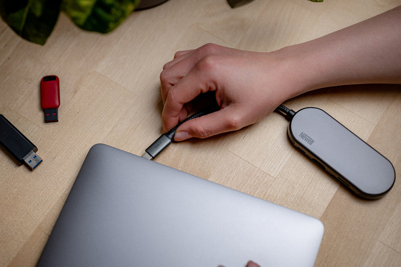 Newell 7-in-1 hub - graphite