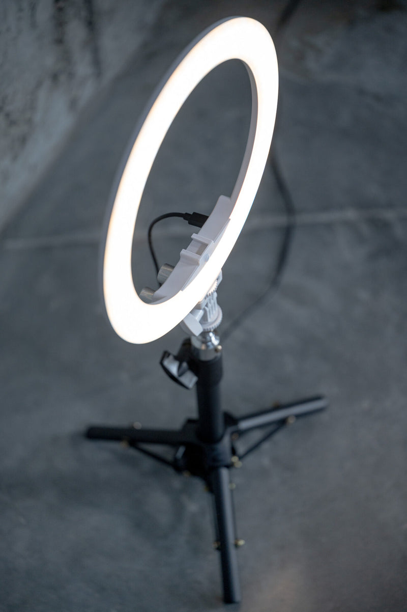 Newell RL-10A Arctic White LED Ring Light with tripod