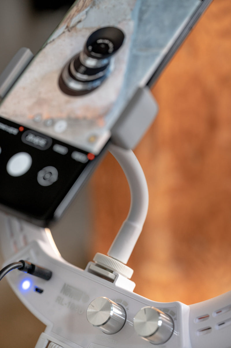 Newell RL-10A Arctic White LED Ring Light with tripod