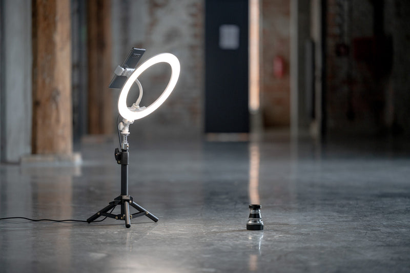 Newell RL-10A Arctic White LED Ring Light with tripod