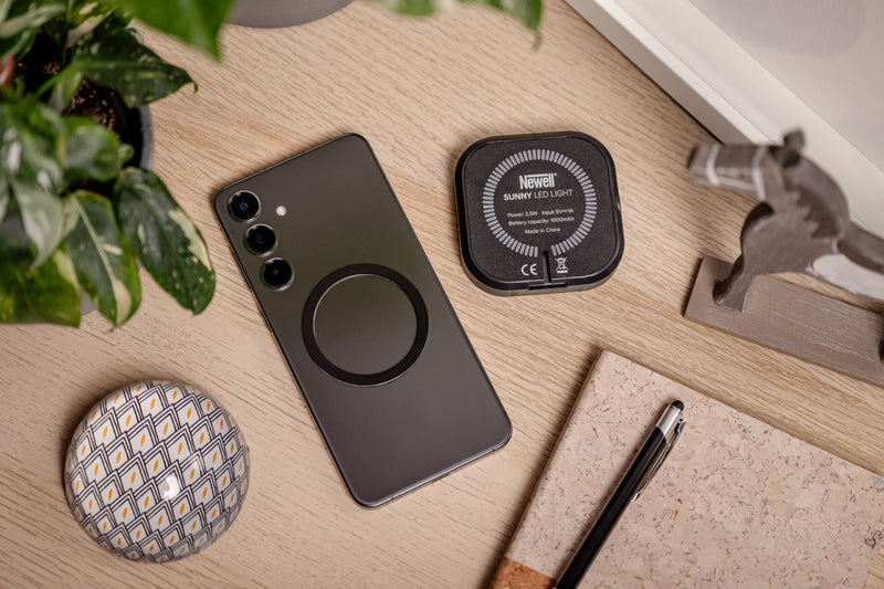 Newell Sunny LED Light for Smartphone