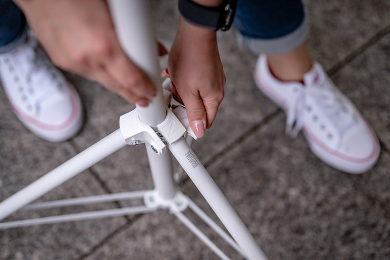 Newell Taranis Light Stand - White